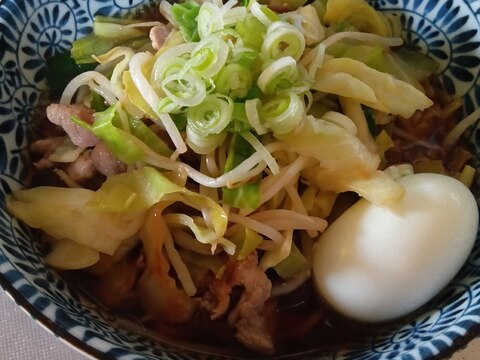 もやしとキャベツの野菜たっぷり 醤油ラーメン